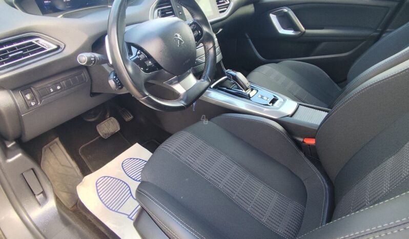 Peugeot 308 pilnas