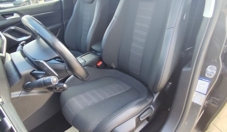 Peugeot 308 pilnas