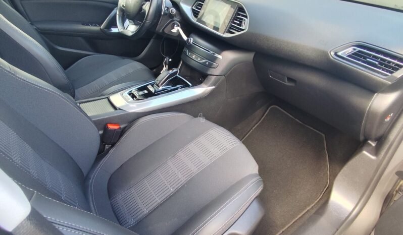 Peugeot 308 pilnas