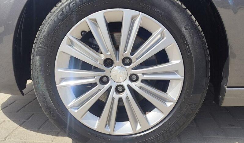 Peugeot 308 pilnas