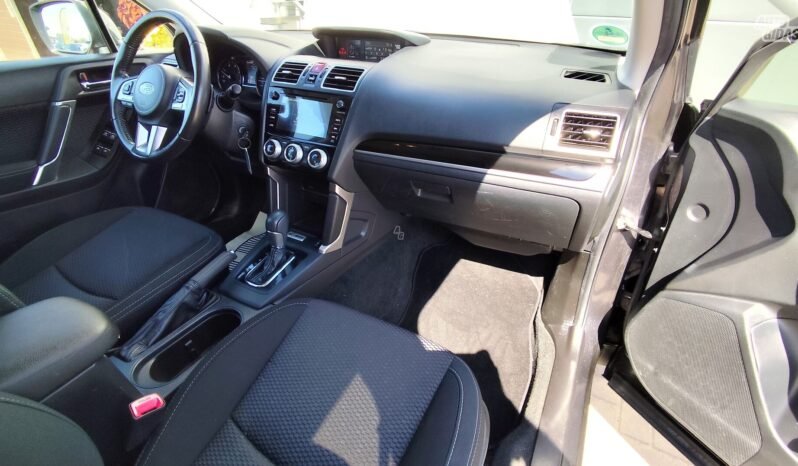 Subaru Forester pilnas