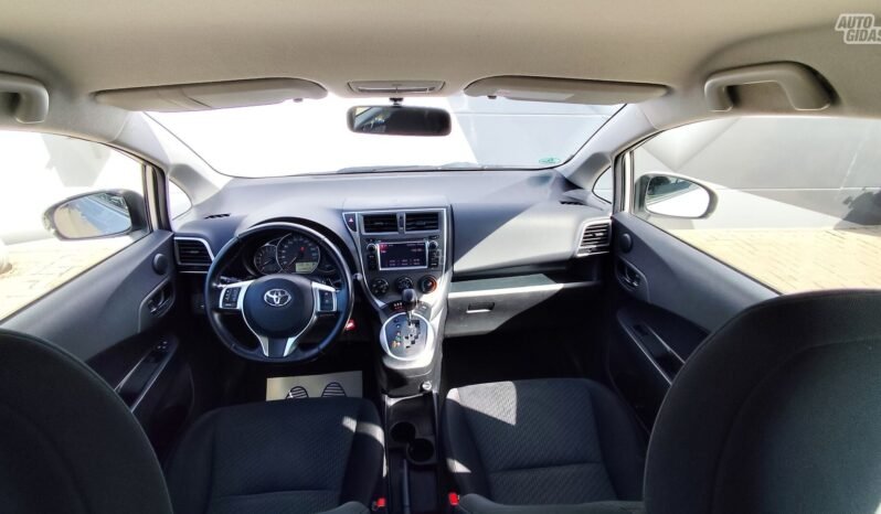 Toyota Verso-S pilnas