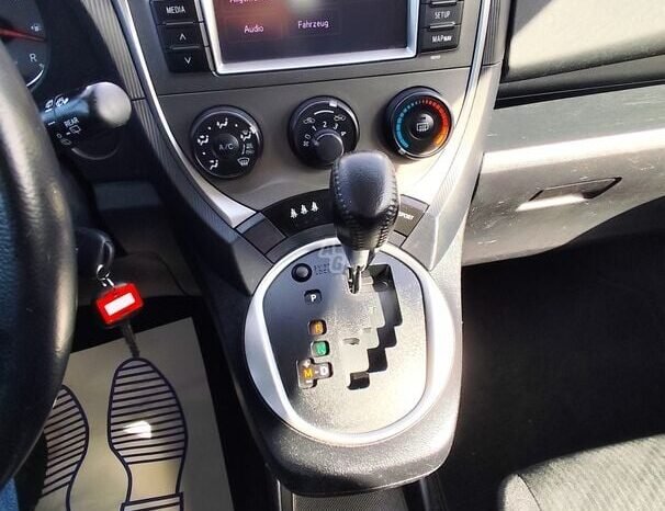Toyota Verso-S pilnas