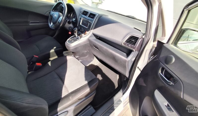 Toyota Verso-S pilnas