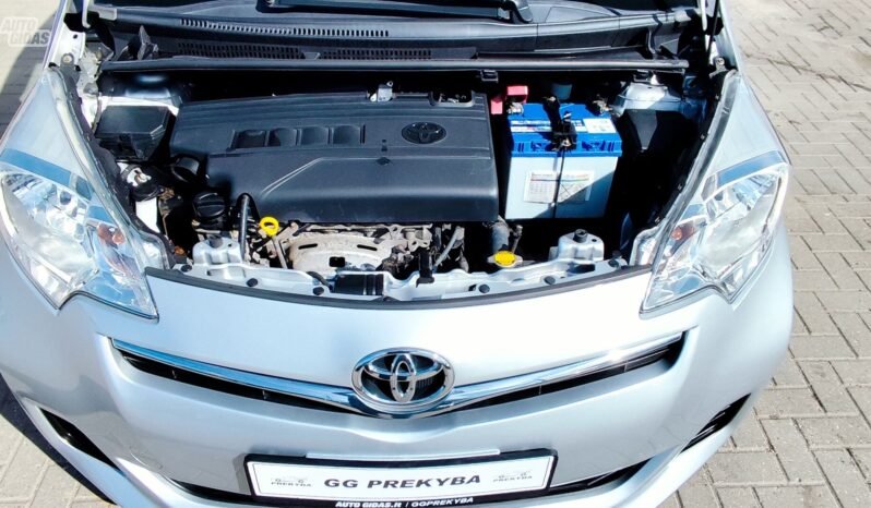 Toyota Verso-S pilnas