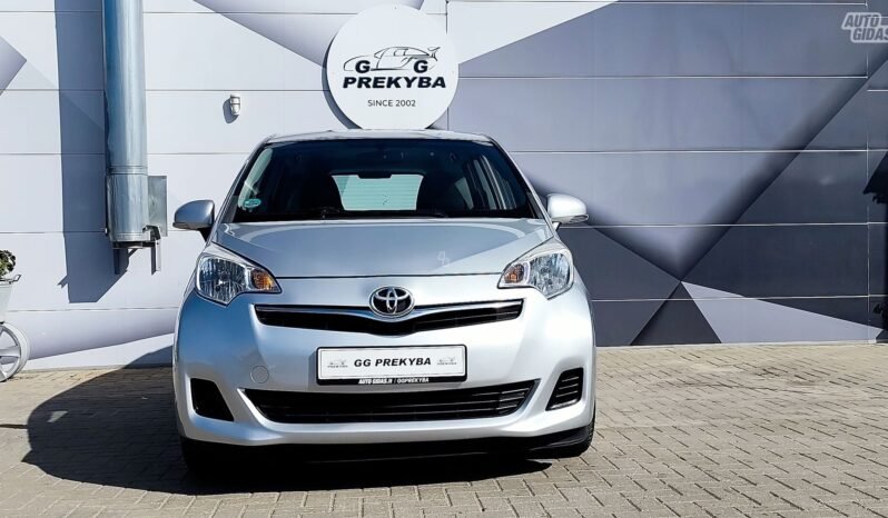 Toyota Verso-S pilnas