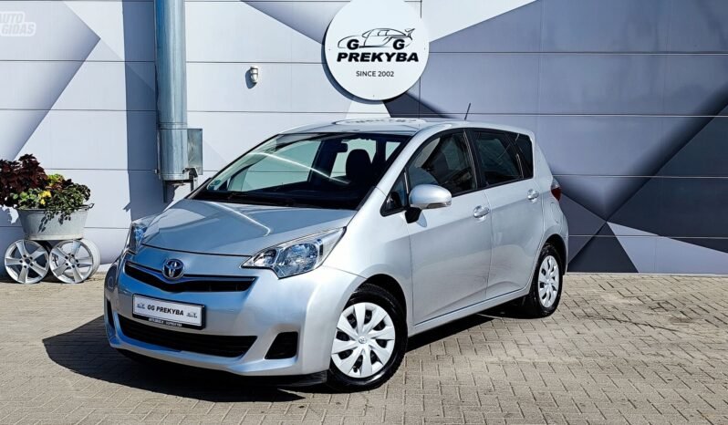 Toyota Verso-S pilnas