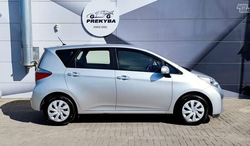 Toyota Verso-S pilnas