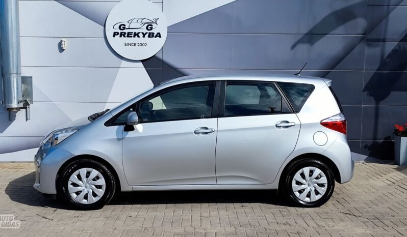 Toyota Verso-S pilnas