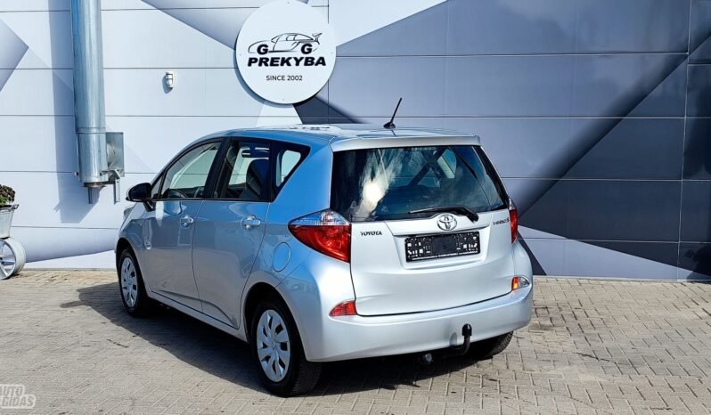 Toyota Verso-S pilnas