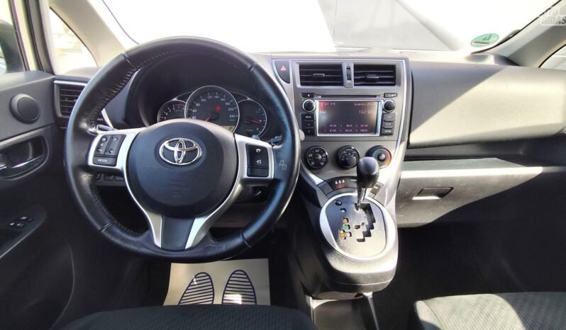 Toyota Verso-S pilnas