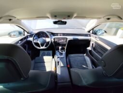 Volkswagen Passat pilnas