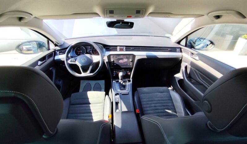 Volkswagen Passat pilnas
