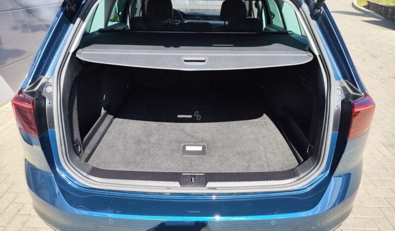 Volkswagen Passat pilnas