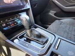 Volkswagen Passat pilnas