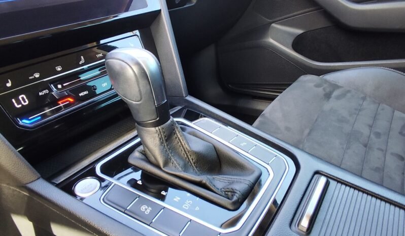 Volkswagen Passat pilnas