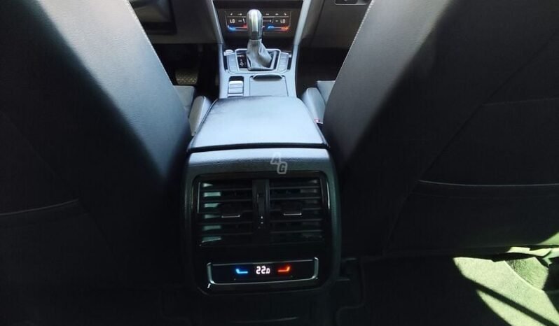 Volkswagen Passat pilnas