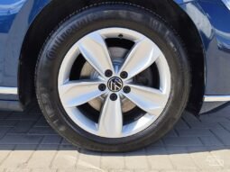 Volkswagen Passat pilnas