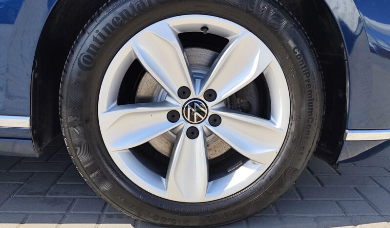Volkswagen Passat pilnas
