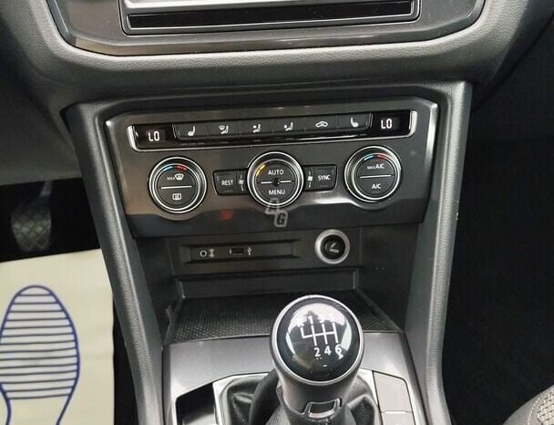 Volkswagen Tiguan pilnas