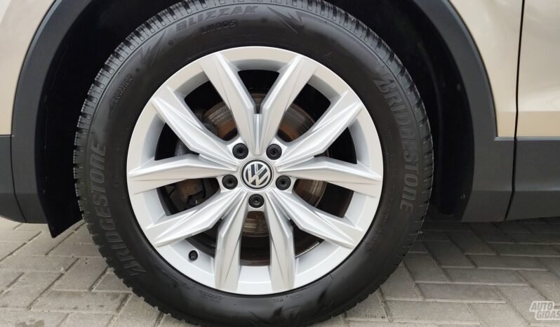 Volkswagen Tiguan pilnas