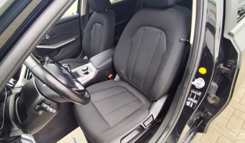 BMW 318 pilnas