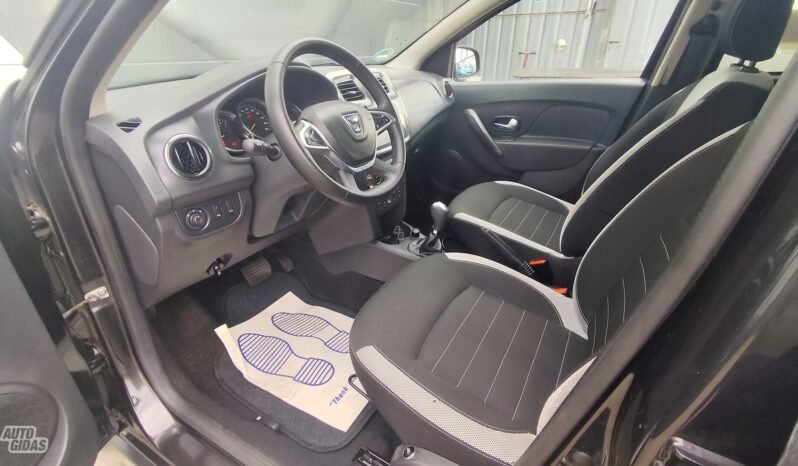 Dacia Logan pilnas
