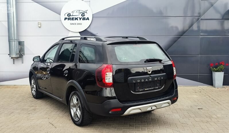 Dacia Logan pilnas