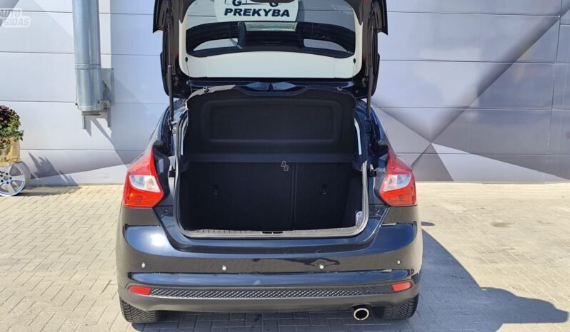 Ford Focus pilnas