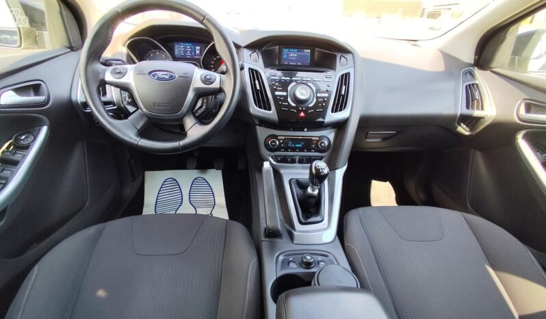 Ford Focus pilnas