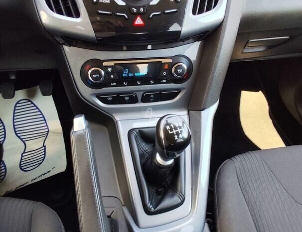 Ford Focus pilnas