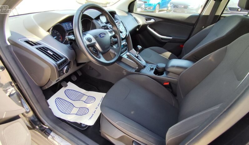 Ford Focus pilnas