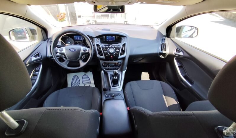 Ford Focus pilnas