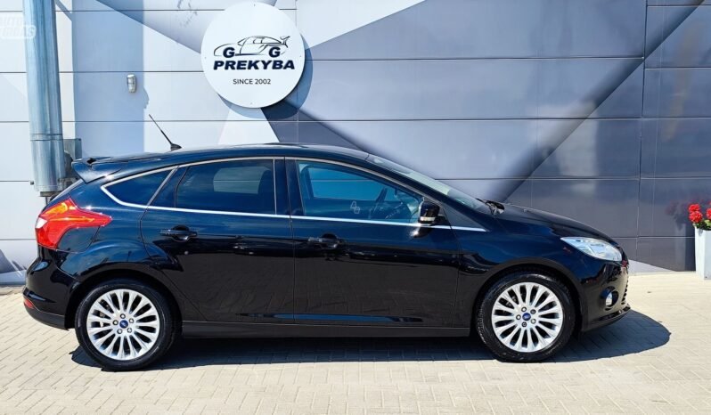 Ford Focus pilnas