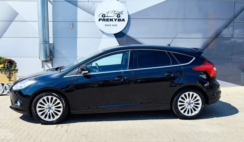 Ford Focus pilnas