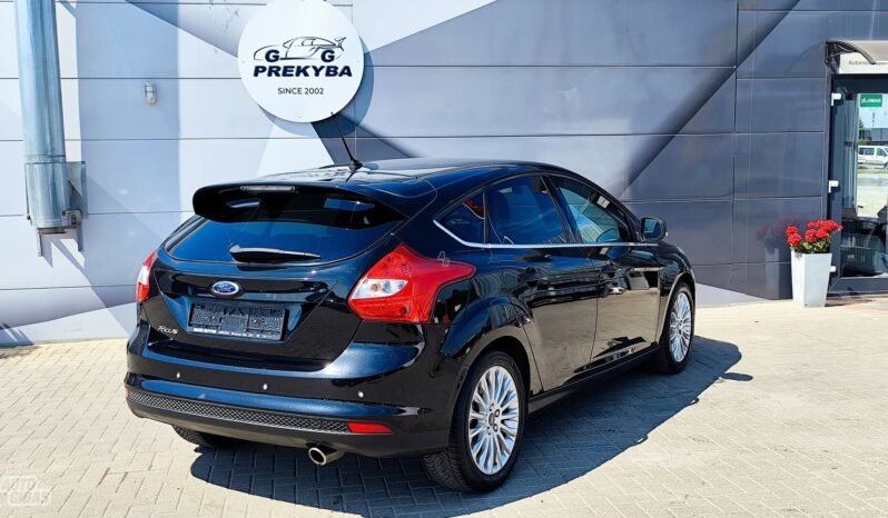 Ford Focus pilnas