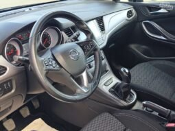 Opel Astra pilnas