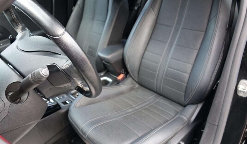 Opel Corsa pilnas
