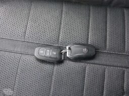 Opel Corsa pilnas