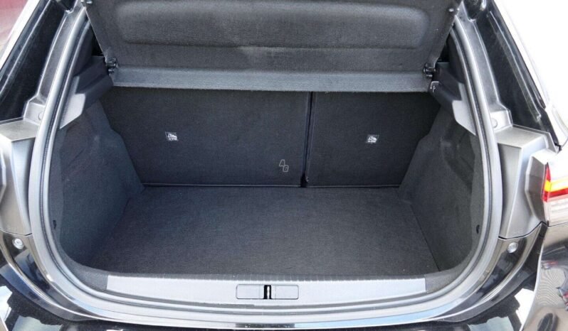 Opel Corsa pilnas