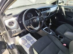 Toyota Auris pilnas