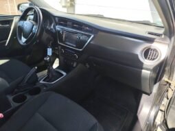 Toyota Auris pilnas