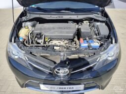 Toyota Auris pilnas