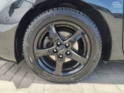 Toyota Auris pilnas