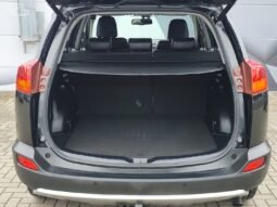 Toyota RAV4 pilnas