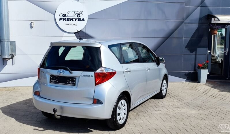 Toyota Verso-S pilnas
