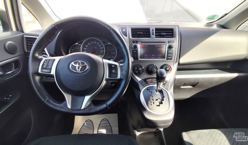 Toyota Verso-S pilnas