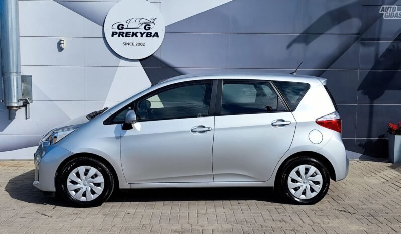 Toyota Verso-S pilnas
