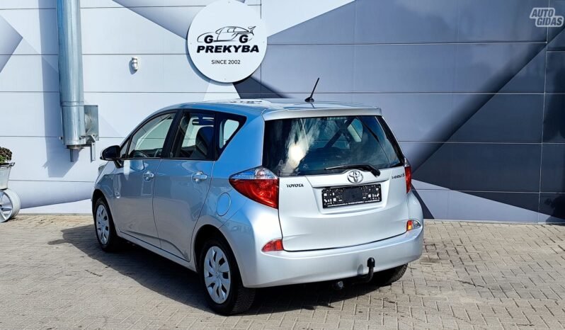 Toyota Verso-S pilnas