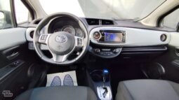 Toyota Yaris pilnas
